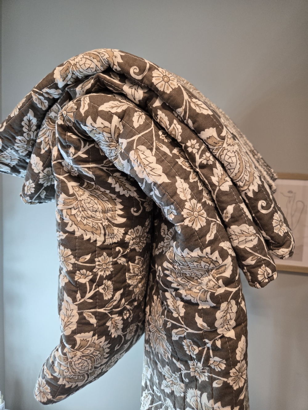 NWOT Levtex REVERSIBLE Brown and White Floral Quilt & 2 Shams - Picture 2 of 15